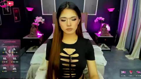 Snapshot of bellabrown_19xxx chatting on June 2026 05:44:01 PM Bella online show from June 2026 05:44:01 PM