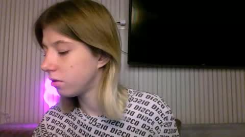 bellacams27 online show from October 2025 06:19:02 PM