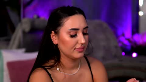 belladoyle online show from December 2024 03:30:01 PM