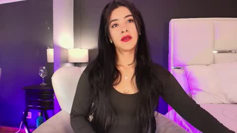 Bella online show from November 2025 12:07:01 PM