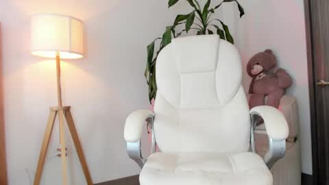 Bella Mia online show from April 2026 01:41:02 PM