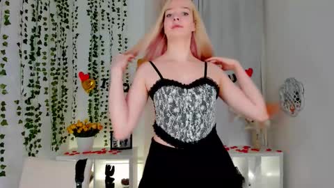 Snapshot of bellamontgomery chatting on February 2026 04:55:01 PM Bella online show from February 2026 04:55:01 PM