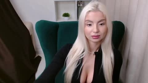 Snapshot of bellamur_ chatting on April 2026 01:17:02 PM Bella online show from April 2026 01:17:02 PM