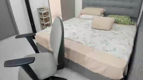Snapshot of bellaprettty chatting on January 2025 05:45:02 PM Bella  Angelycal online show from January 2025 05:45:02 PM