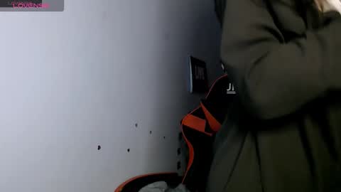 Snapshot of bellaqueen0701 chatting on December 2025 10:58:01 PM bellaqueen0701 online show from December 2025 10:58:01 PM