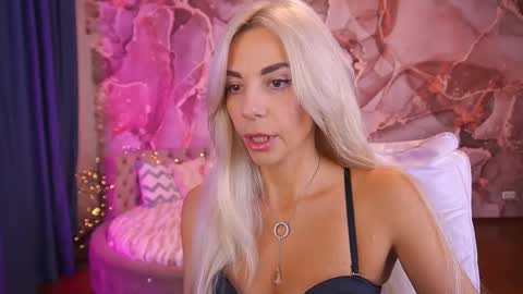 Bella online show from October 2025 02:01:02 PM