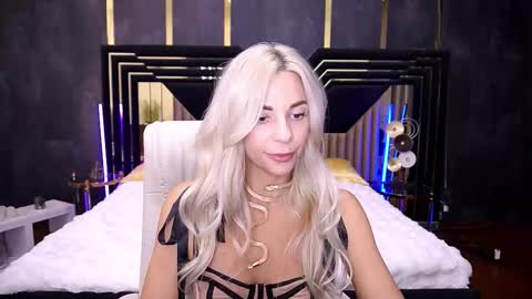 Bella online show from November 2025 10:21:02 PM