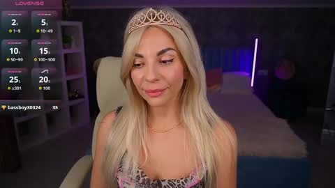 Bella online show from April 2026 07:55:02 PM