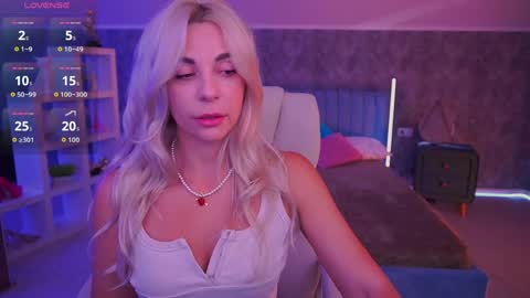 Snapshot of bellarayyy chatting on June 2026 08:01:01 PM Bella online show from June 2026 08:01:01 PM