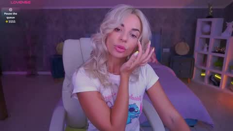 Snapshot of bellarayyy chatting on August 2026 03:11:01 PM Bella online show from August 2026 03:11:01 PM