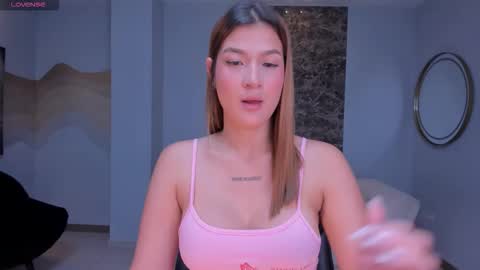 Snapshot of bellathompsonx_ chatting on February 2026 04:16:02 AM Bella online show from February 2026 04:16:02 AM