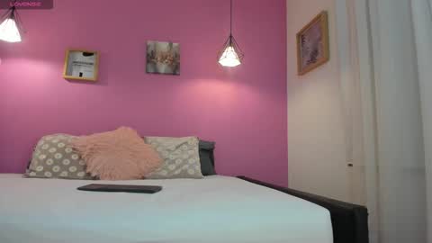 Snapshot of bellawild_ chatting on February 2026 12:10:01 PM Bella Wild online show from February 2026 12:10:01 PM