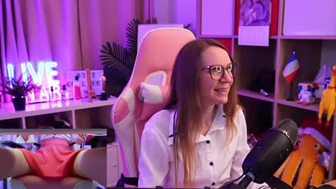 Snapshot of belle_alice chatting on May 2026 06:32:01 AM Alice online show from May 2026 06:32:01 AM