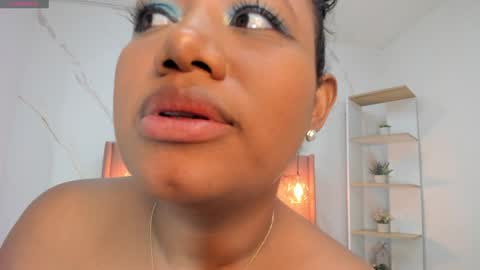 Snapshot of belle_brunette chatting on December 2024 01:05:01 AM belle online show from December 2024 01:05:01 AM