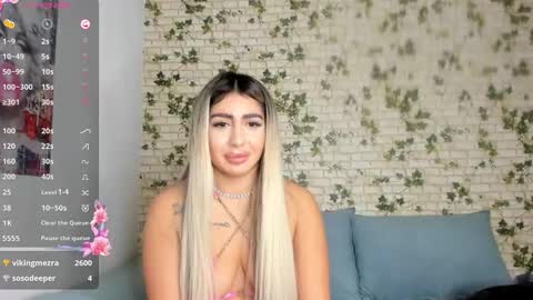 Snapshot of belle_hallle chatting on December 2024 09:02:01 PM LucyJelly online show from December 2024 09:02:01 PM