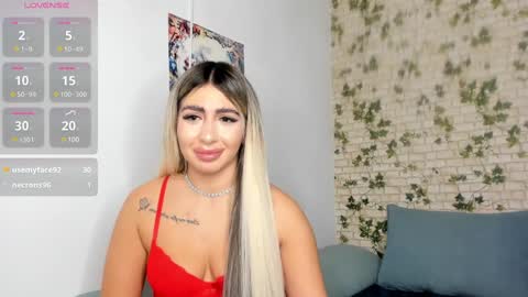 Snapshot of belle_hallle chatting on December 2024 08:33:02 PM LucyJelly online show from December 2024 08:33:02 PM