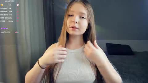 Snapshot of bellidream chatting on September 2025 06:13:01 PM Bella online show from September 2025 06:13:01 PM