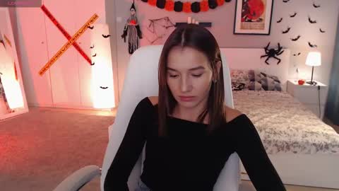 Bella online show from October 2025 01:33:02 AM