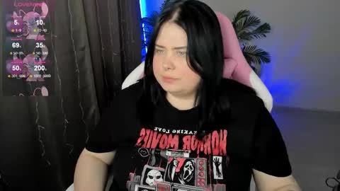 LinaBoo online show from December 2025 10:11:02 AM