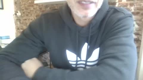 Snapshot of benedett22 chatting on December 2024 08:33:01 PM benedett22 online show from December 2024 08:33:01 PM