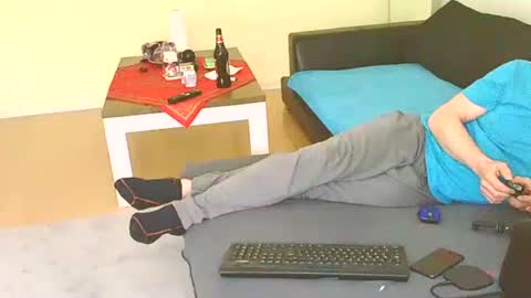 Benutzmich0800 online show from December 2024 01:09:01 PM