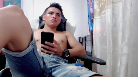 Snapshot of bergon30 chatting on February 2025 07:00:01 PM Bergon77 online show from February 2025 07:00:01 PM