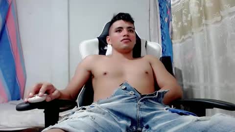 Snapshot of bergon30 chatting on March 2025 06:22:02 PM Bergon77 online show from March 2025 06:22:02 PM