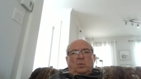 bernard1102 online show from February 2026 01:43:01 PM