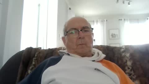 bernard1102 online show from April 2026 03:38:02 PM