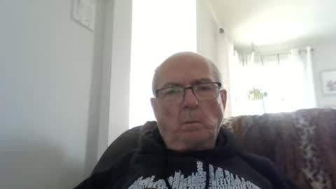 bernard1102 online show from April 2026 02:45:02 PM