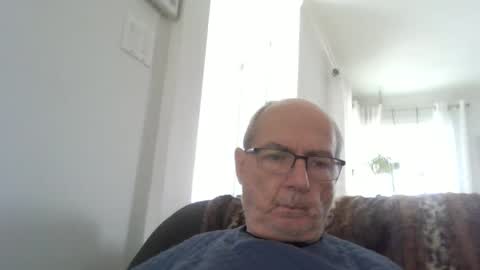 bernard1102 online show from April 2026 01:01:01 PM