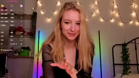 Snapshot of berrryjelly chatting on June 2026 06:12:02 AM Hi Im NikaComing back online on Monday 3 online show from June 2026 06:12:02 AM