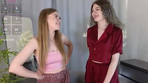 Aurora online show from October 2025 04:21:02 AM