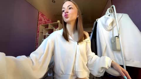 Sofia online show from October 2025 05:05:01 AM