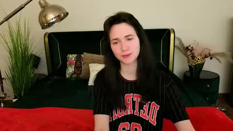 Violette online show from May 2026 07:53:02 PM
