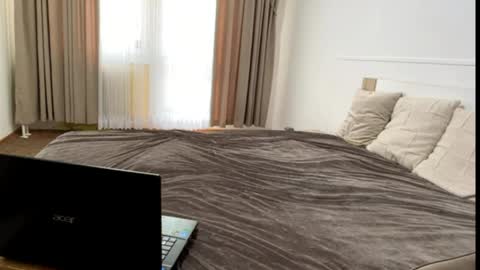 Alex and Victoria online show from April 2026 09:37:01 AM