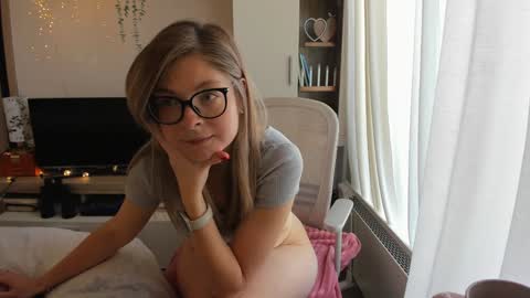 Vicky   online show from February 2026 07:51:01 AM