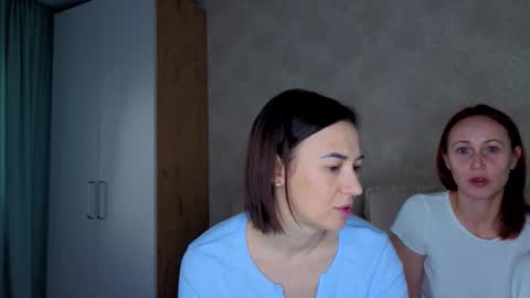 Snapshot of bestgirls2021 chatting on December 2025 03:00:02 AM Hellen and Natali online show from December 2025 03:00:02 AM