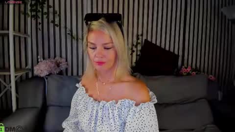 Snapshot of betty_brock chatting on June 2026 01:03:01 AM Betty online show from June 2026 01:03:01 AM