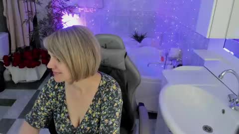 Snapshot of bettygibsonn chatting on April 2026 01:27:01 AM Betty online show from April 2026 01:27:01 AM