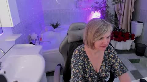 Snapshot of bettygibsonn chatting on April 2026 08:17:01 AM Betty online show from April 2026 08:17:01 AM