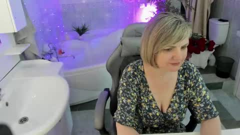 Snapshot of bettygibsonn chatting on May 2026 01:22:02 AM Betty online show from May 2026 01:22:02 AM