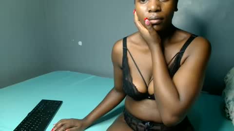 Snapshot of beverly_bay chatting on June 2026 11:24:02 PM beverly online show from June 2026 11:24:02 PM