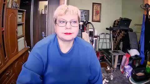 BeverlyQCynia online show from November 2025 12:18:02 PM