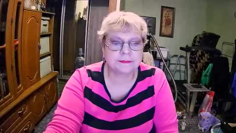 BeverlyQCynia online show from December 2025 12:03:02 PM