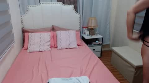 Nixie online show from November 2025 05:02:02 AM