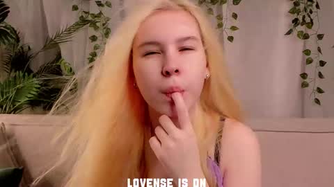 Eliz online show from November 2025 01:04:02 AM