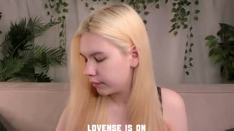 Eliz online show from November 2025 01:25:02 AM