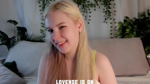 Eliz online show from November 2025 01:49:02 AM