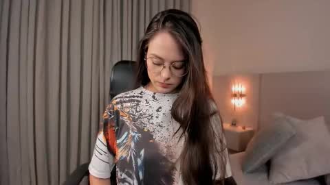 Bian  online show from December 2025 02:28:01 AM